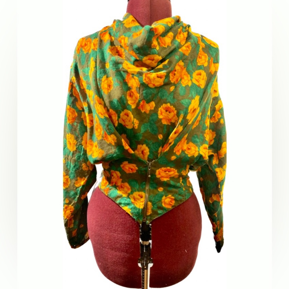 Billowing blouse with a zipper corset waist